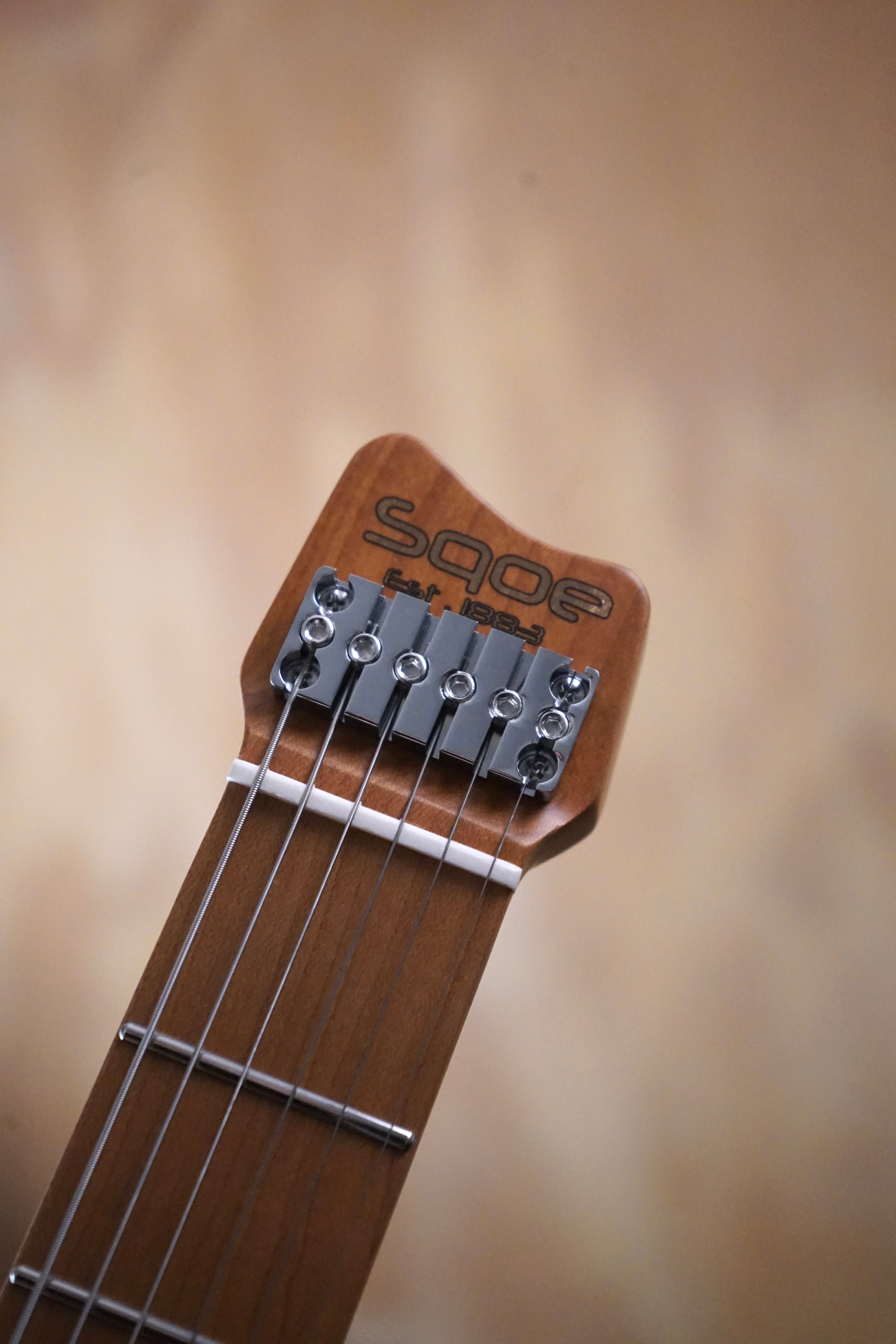 SQOE SEWT700 Headless Electric Guitar in Black - Fair Deal Music
