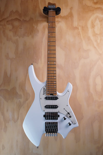 SQOE SEWT700 Headless Electric Guitar in White - Fair Deal Music