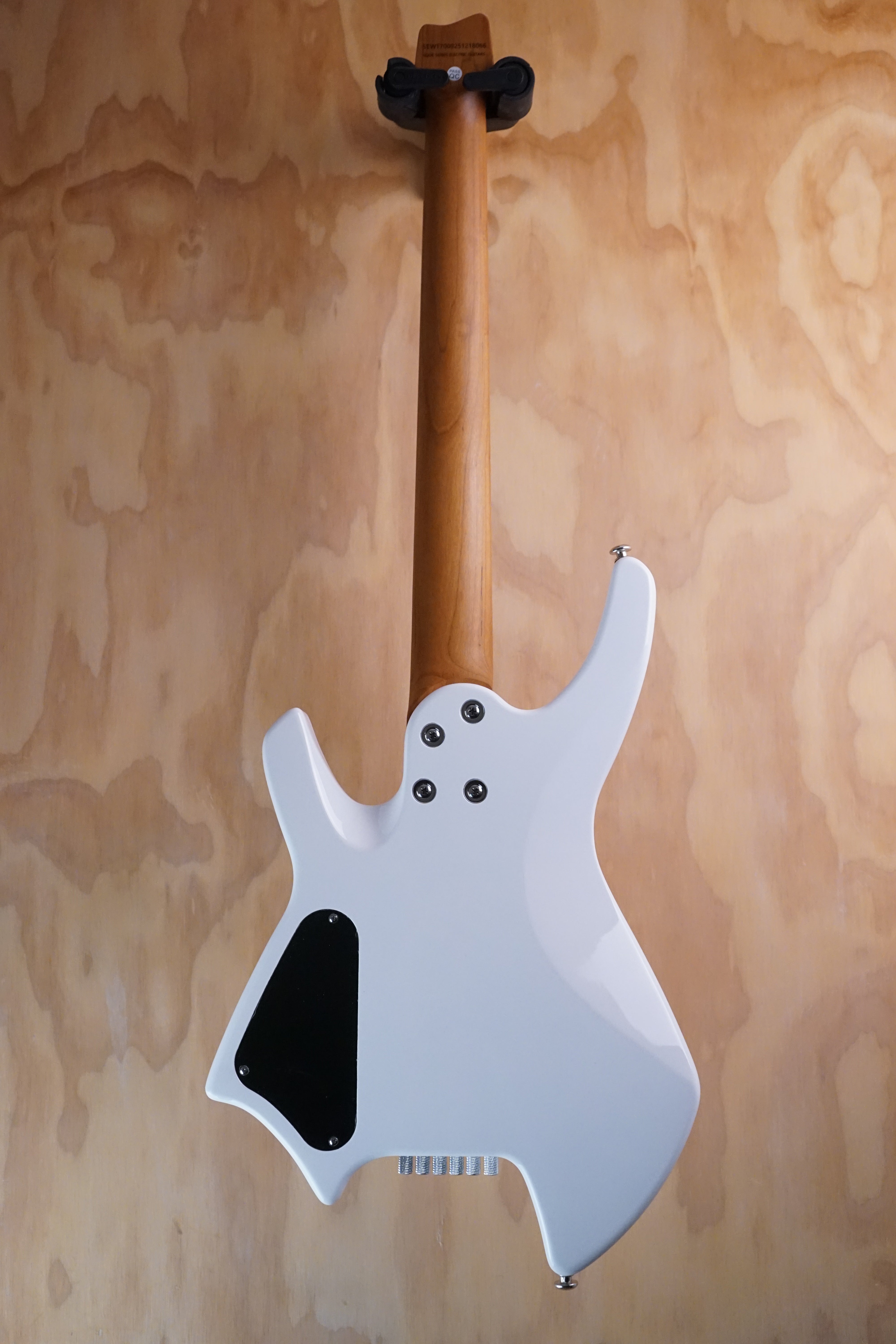 SQOE SEWT700 Headless Electric Guitar in White - Fair Deal Music